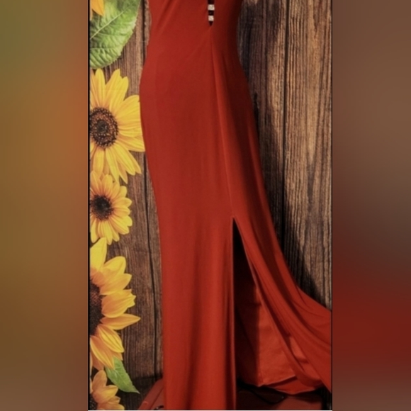 Nikki Italy Backless Formal Dress - Picture 4 of 8